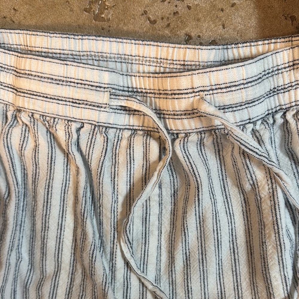 Banana Republic Blue and White linen blend with Stripes - Picture 3 of 6